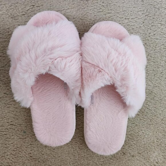 Women's Pink Fuzzy Slippers Cross Band Memory Foam Faux-fur Open Toe Shoes - Picture 1 of 8